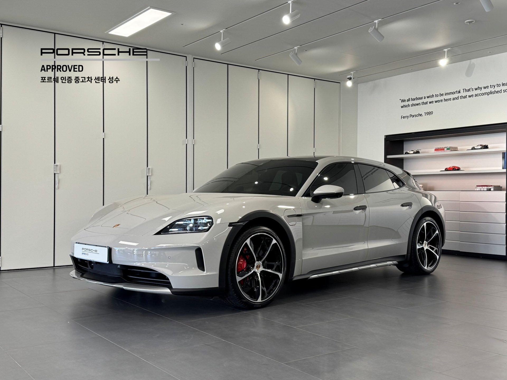 PORSCHE TAYCAN - View 1