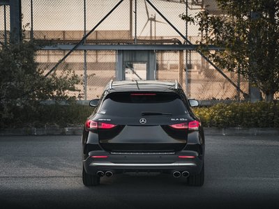 MERCEDES-BENZ GLA AMG - 4