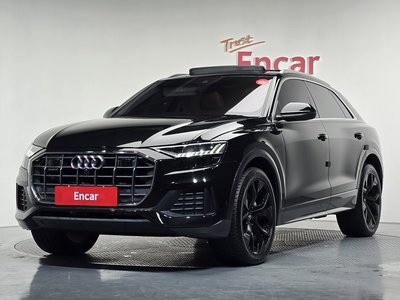 AUDI Q8 - 1