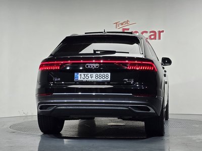 AUDI Q8 - 4
