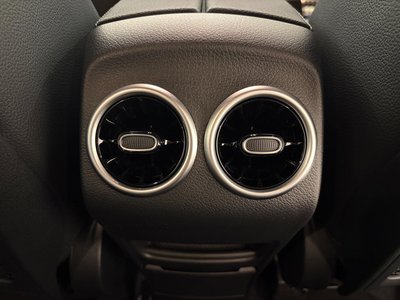 MERCEDES-BENZ GLA - 10