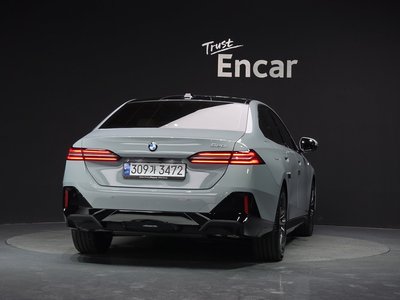 BMW 5 SERIES - 4