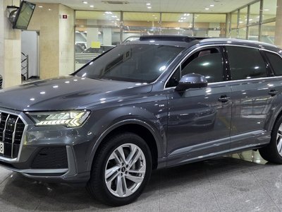 AUDI Q7 - 1