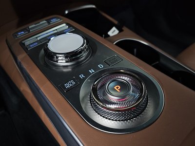 صورة 9 لـ 2021 Genesis GV70