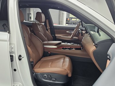 صورة 10 لـ 2021 Genesis GV70