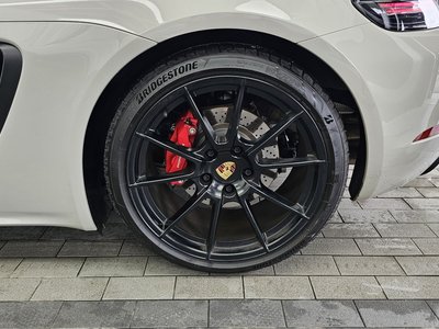 صورة 8 لـ 2023 Porsche 718