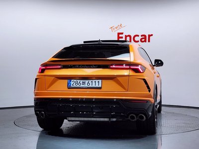 2022 Lamborghini URUS — фото 3