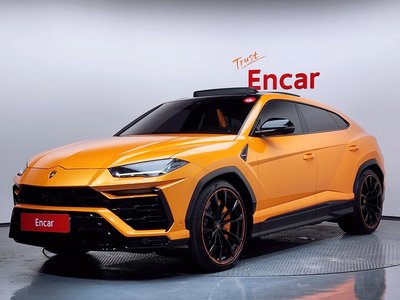 2022 Lamborghini URUS — фото 1