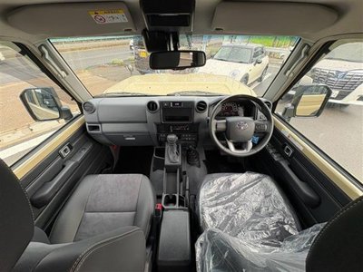 2025 Toyota LAND CRUISER 70 — миниатюра 12