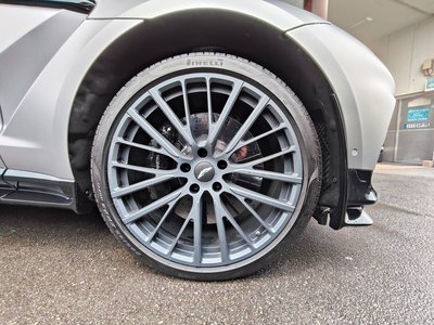 ASTON MARTIN DBX - 4