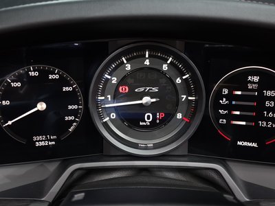PORSCHE 911 - 8