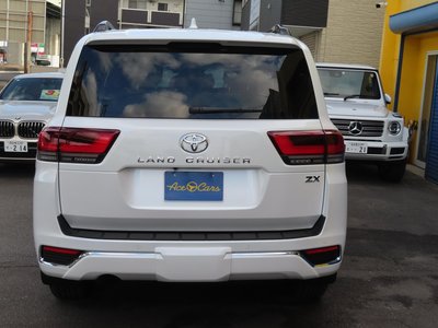 TOYOTA LAND CRUISER 300 - 8