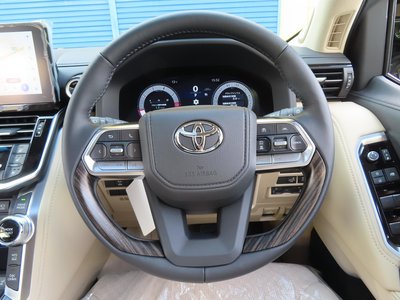 TOYOTA LAND CRUISER 300 - 3