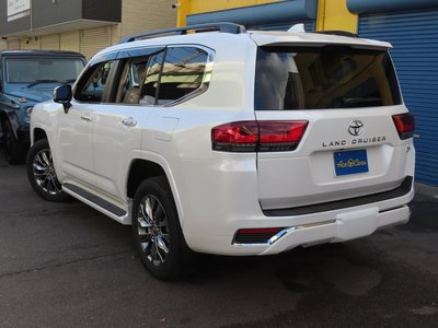 TOYOTA LAND CRUISER 300 - 7