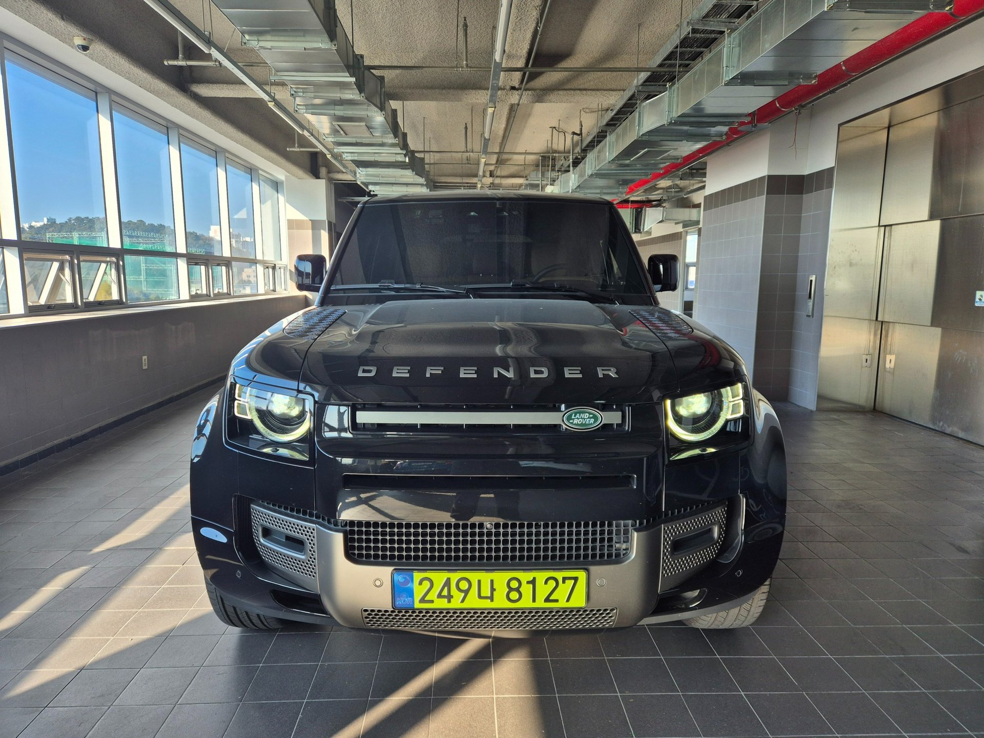 LAND ROVER DEFENDER - View 1