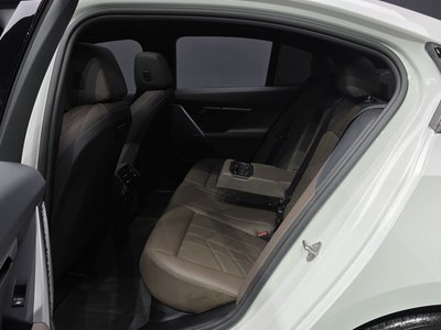 صورة مصغرة 16 لـ 2024 BMW 5 SERIES