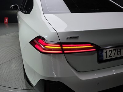 2024 BMW 5 SERIES — фото 10
