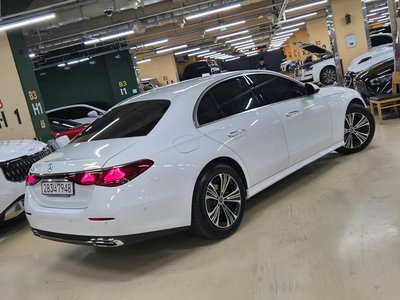 MERCEDES-BENZ E-CLASS - 8