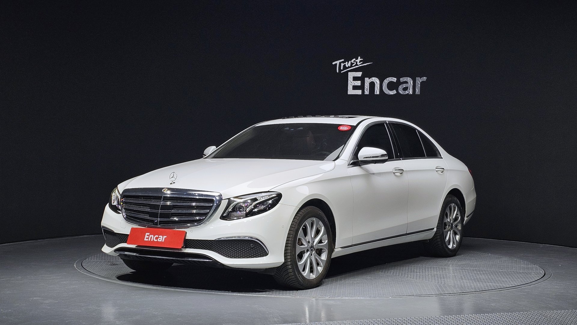 MERCEDES-BENZ E-CLASS - View 1