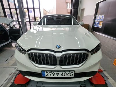 صورة 1 لـ 2025 BMW 5 SERIES