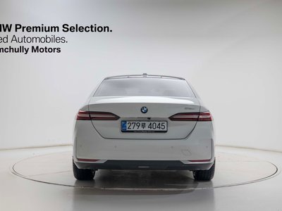 صورة 4 لـ 2025 BMW 5 SERIES