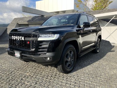 TOYOTA LAND CRUISER 300
