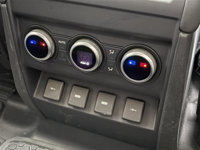 LAND ROVER DEFENDER - 8