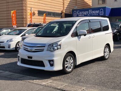 TOYOTA NOAH