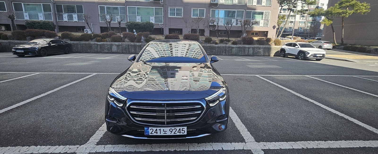 MERCEDES-BENZ E-CLASS - View 1