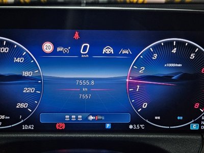 MERCEDES-BENZ E-CLASS - 7