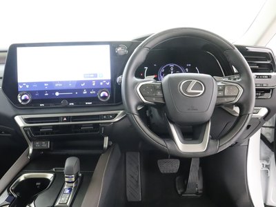 صورة 9 لـ 2023 Lexus RX