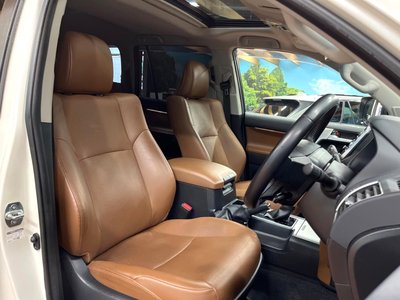 TOYOTA LAND CRUISER PRADO - 8