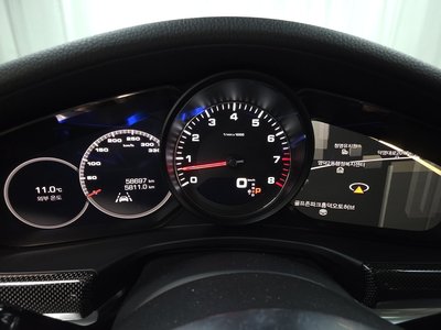 PORSCHE PANAMERA - 8