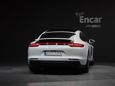 PORSCHE PANAMERA - 4