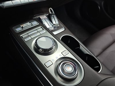 2023 Genesis GV70 — миниатюра 12