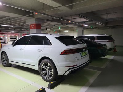AUDI Q8 - 8