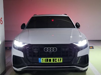 AUDI Q8 - 1