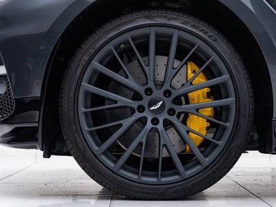 ASTON MARTIN DBX - 8