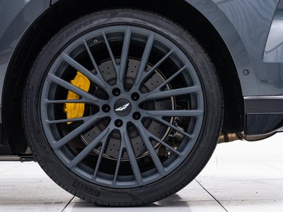 ASTON MARTIN DBX - 9