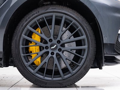 ASTON MARTIN DBX - 2