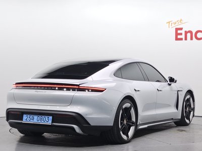 PORSCHE TAYCAN - 4