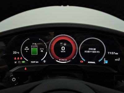 PORSCHE TAYCAN - 8