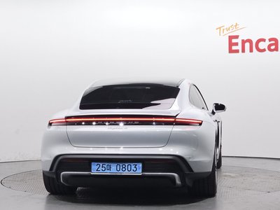 PORSCHE TAYCAN - 3