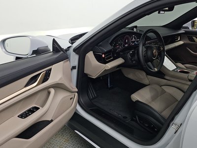 PORSCHE TAYCAN - 10