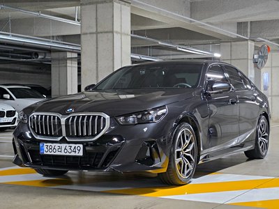 2026 BMW 5 SERIES — фото 1
