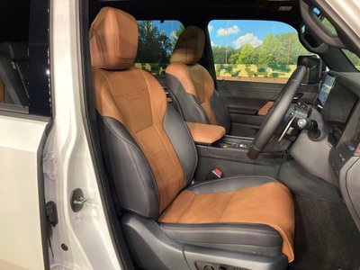 صورة 8 لـ 2025 Lexus GX