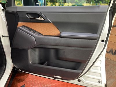 صورة مصغرة 43 لـ 2025 Lexus GX