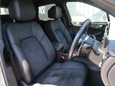 2021 Porsche MACAN thumbnail 31