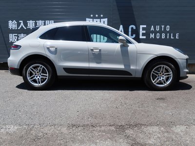 2021 Porsche MACAN thumbnail 18