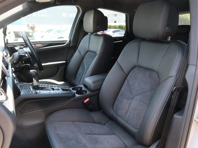 2021 Porsche MACAN thumbnail 30